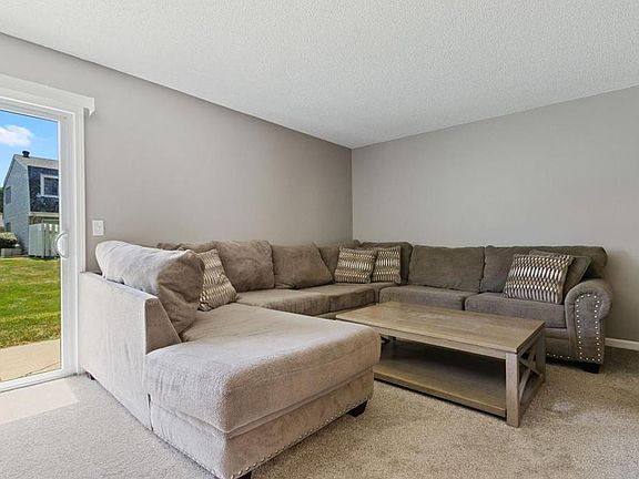 5th image of 467 Dorland Ct