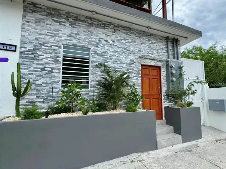 119 Station Cecilia — Photo 1