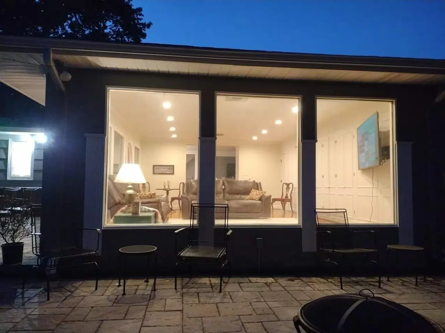 5 bed, 3400 sqft, $5,950 — Photo 2