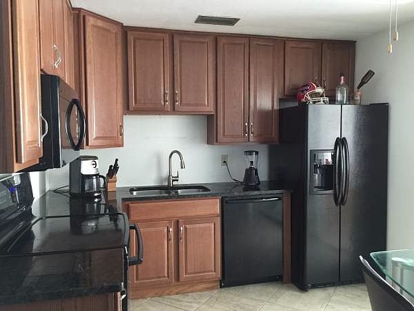 2nd image of 4927 Victoria Dr APT 6