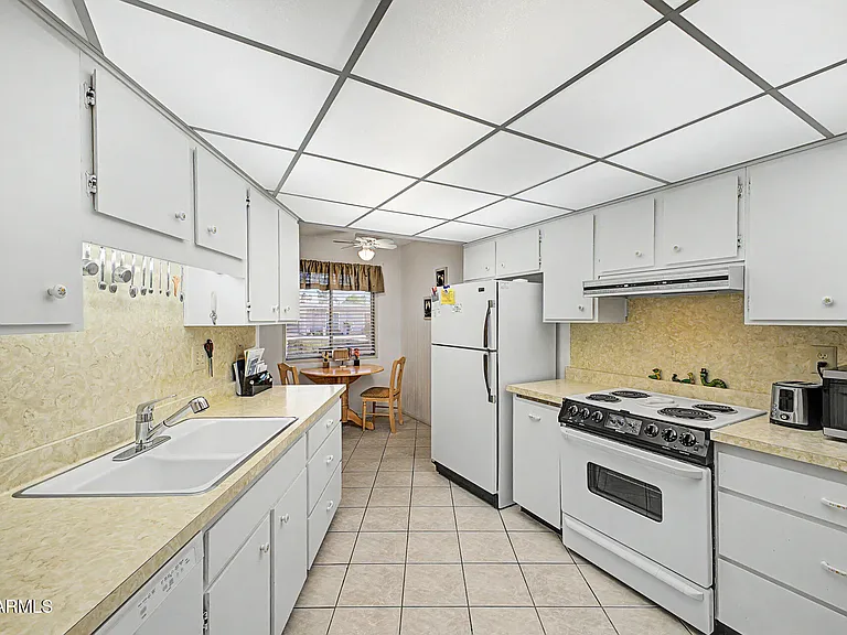 10880 W Emerald Dr — Photo 12