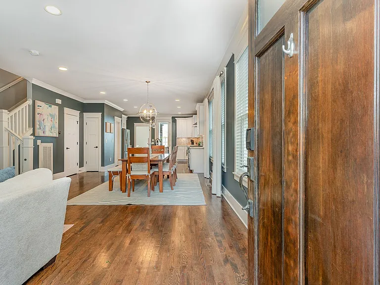 928 Thomas Ave — Photo 2