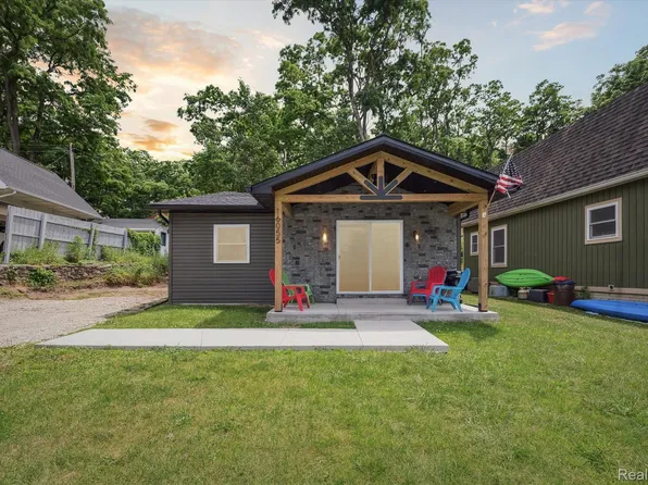 16055 Murray Rd, Byron, MI 48418