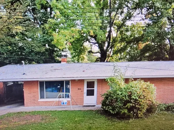 911 W Burton St, Carbondale, IL 62901