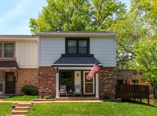 2367 Hiddengarden Ct, Ballwin, MO 63021