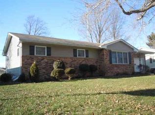 25 Tulip Dr, Lincoln, IL 62656