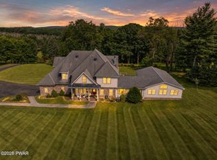 17 Cricket Hill Rd, Hawley, PA 18428