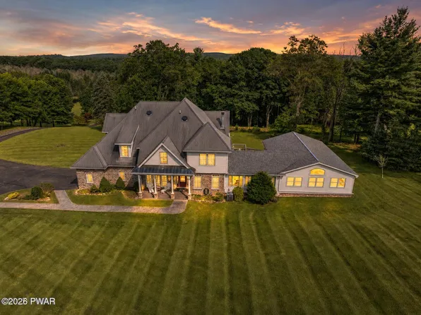 17 Cricket Hill Rd, Hawley, PA 18428