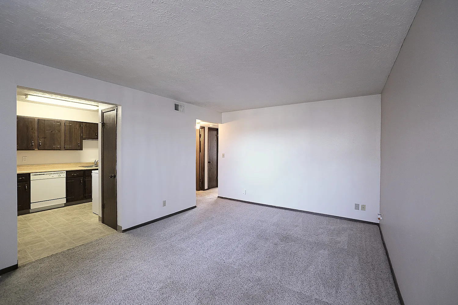 2 bed, 708 sqft, $799 — Photo 3
