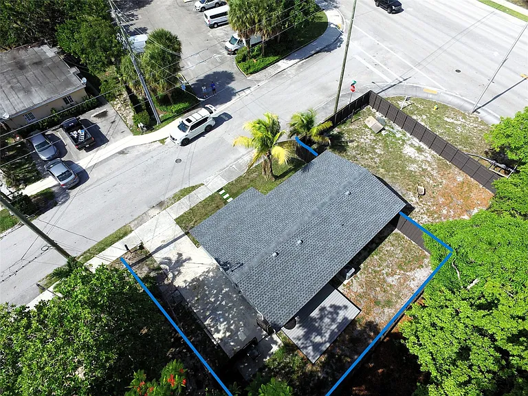 10 SW 5th Ct — Photo 20