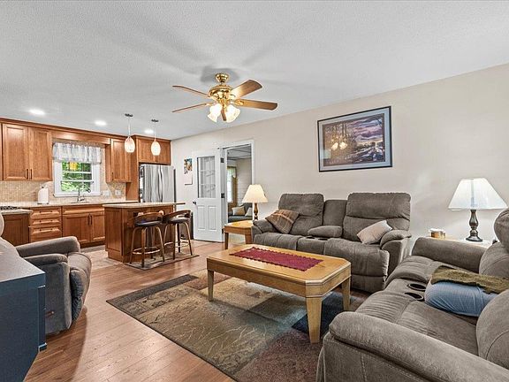 5th image of 473 Sunderland Woods Road