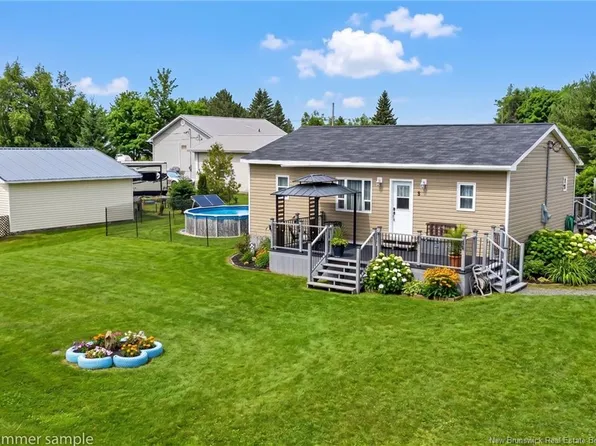 3 Brighton St, Moncton, NB E1G 4B1