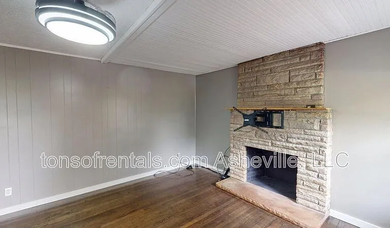423 Crest Rd — Photo 6