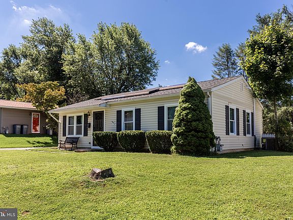 3rd image of 18 Greenview Ave