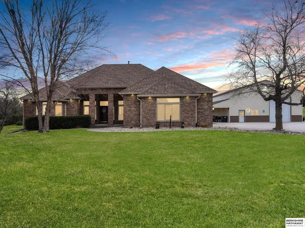 9711 Choke Cherry Ln, Papillion, NE 68046