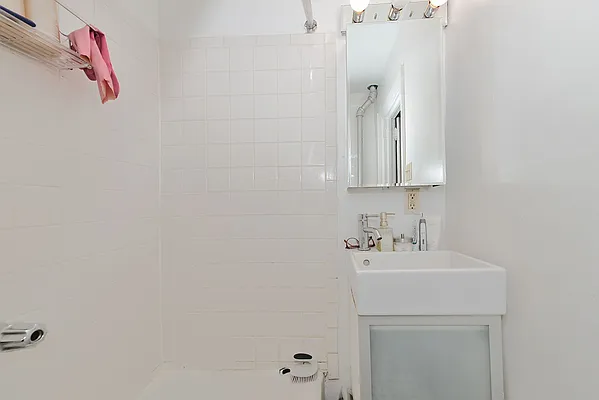 Rented by J Misrahi Realty Corp | media 20