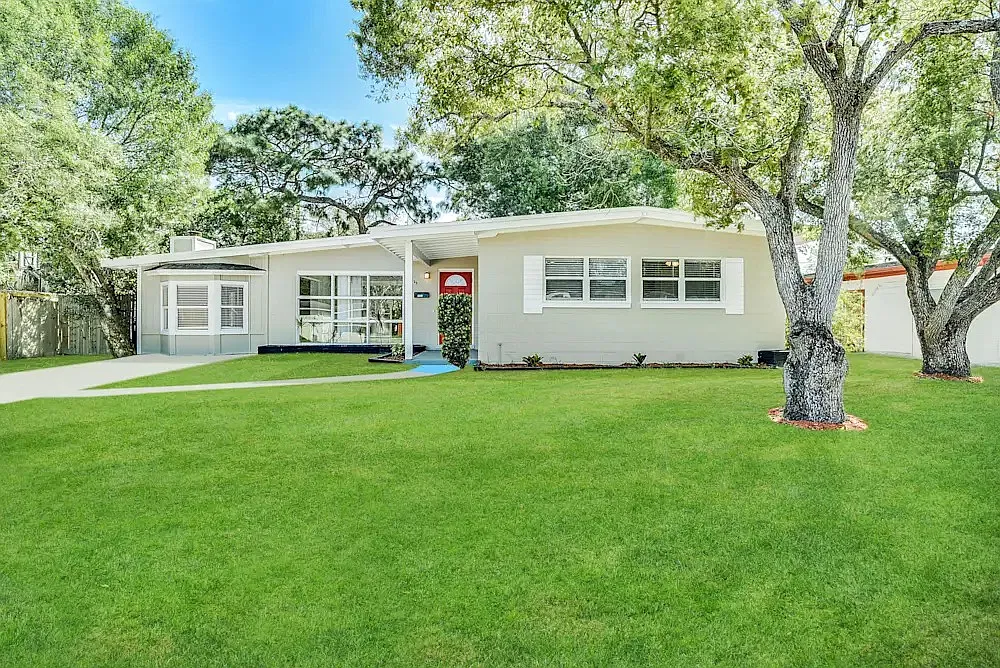 3 bed, 1.5 bath, 1550 sqft, $1,225 — Photo 1