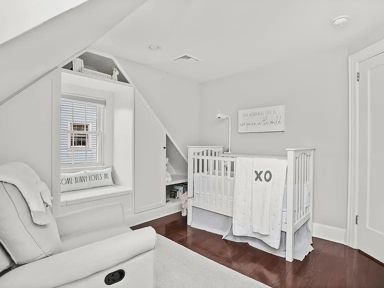 24 Nicholas Ave — Photo 14
