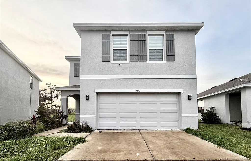 4 bed, 2.5 bath, 2260 sqft, $2,400 — Photo 1