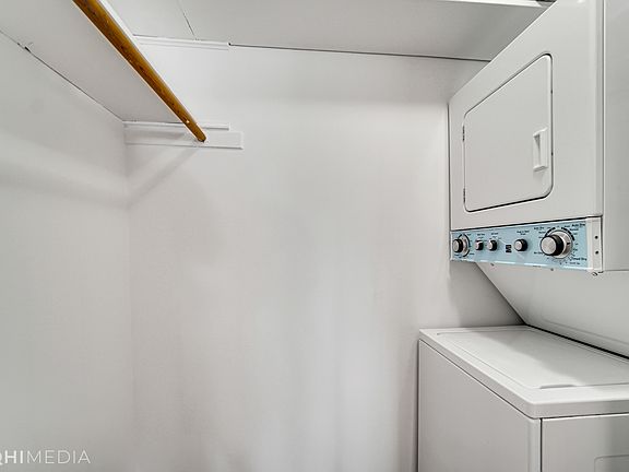 4th image of 420 Linden Ave APT 305