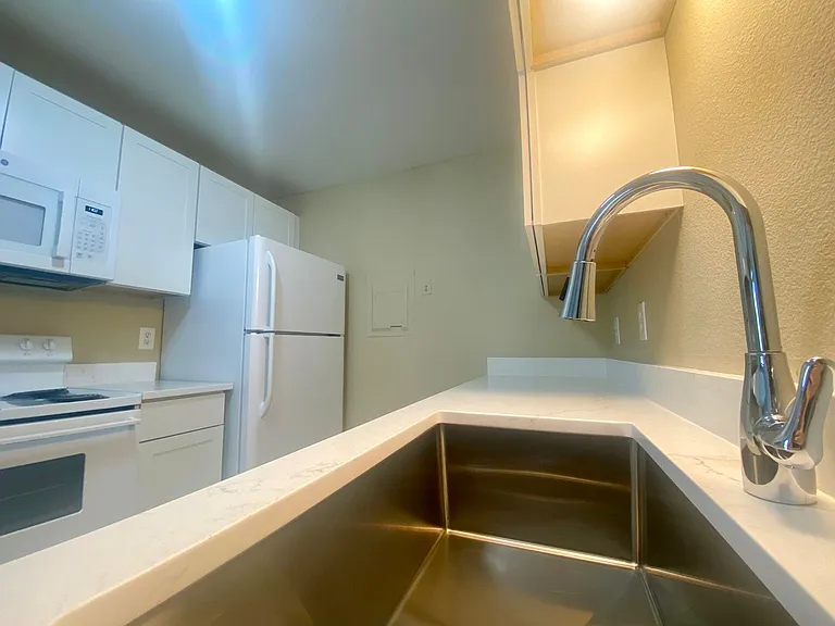 Lincoln Ave Apartments LLC — Photo 6