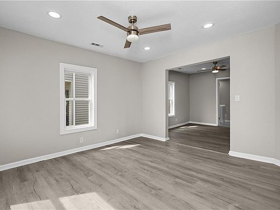 5th image of 208 Raleigh Ave