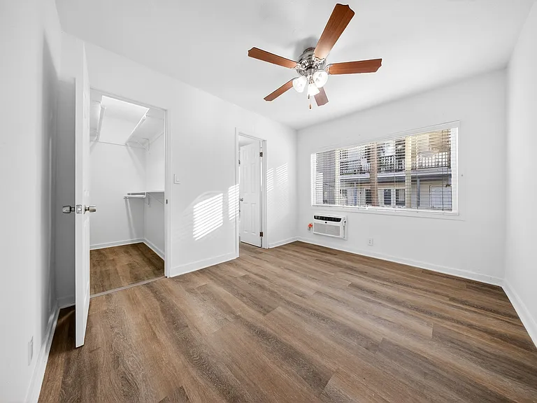 1685 N Summit Ave #1685.5 — Photo 12