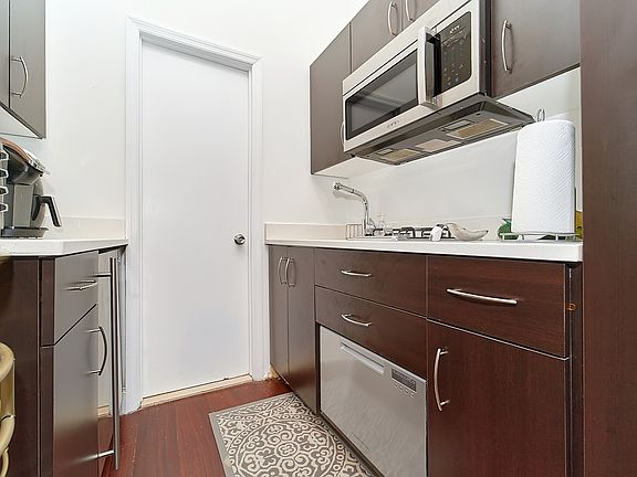3rd image of 118 E 4th St #7L