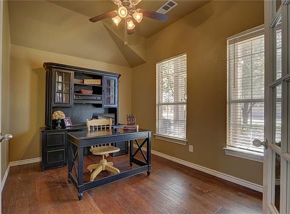 4th image of 3537 Beekman Dr