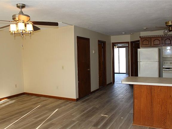 4th image of 88 W Warwick Ave #7