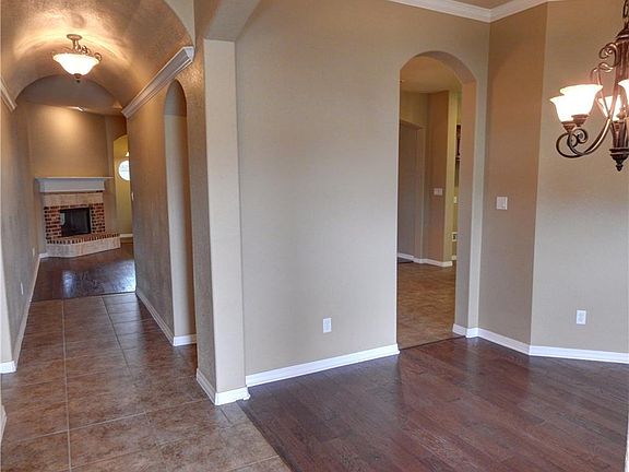 3rd image of 725 Willow Wood Dr
