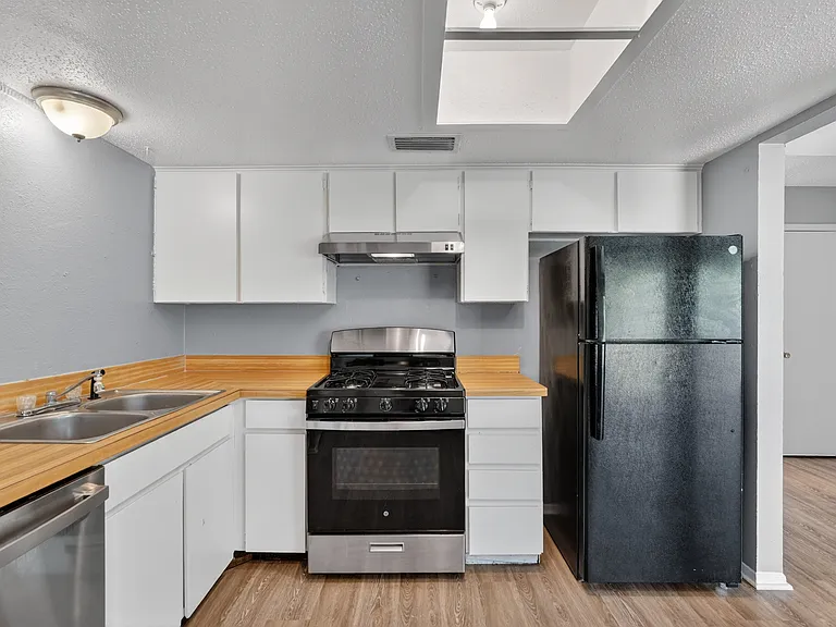 1408 Yukon Dr — Photo 6