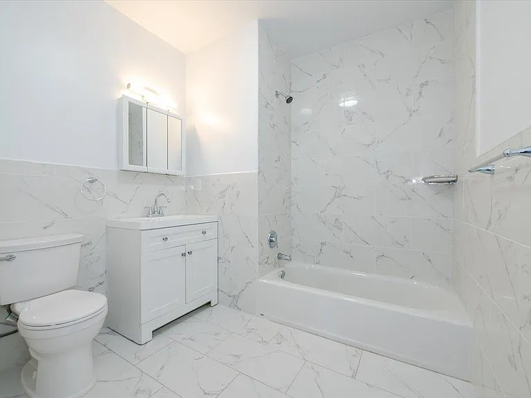 2115 Burr Ave #4D — Photo 6