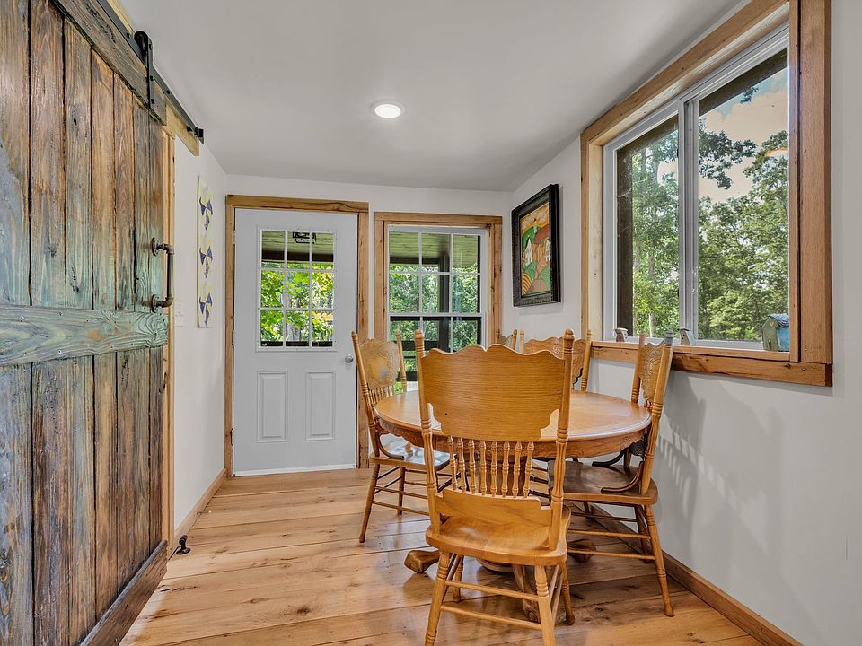 16th image of 550 Tooley Trail Ln