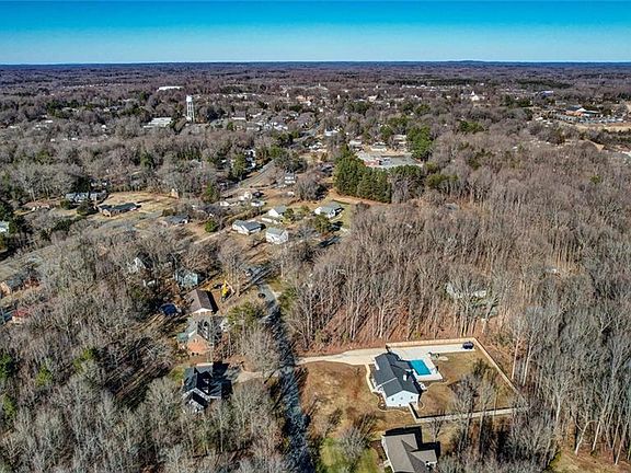 5th image of 307 Woodland Dr