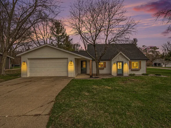 2307 76th St SE, Caledonia, MI 49316