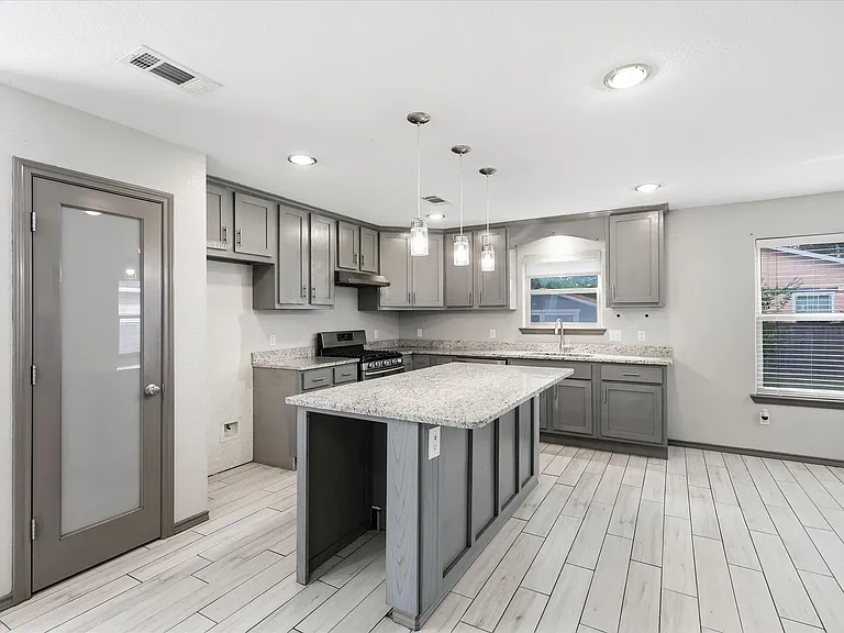 1804 Glenmore Ave — Photo 9