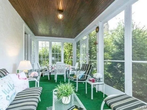 28 Vista Hill Rd, Great Neck, NY 11021