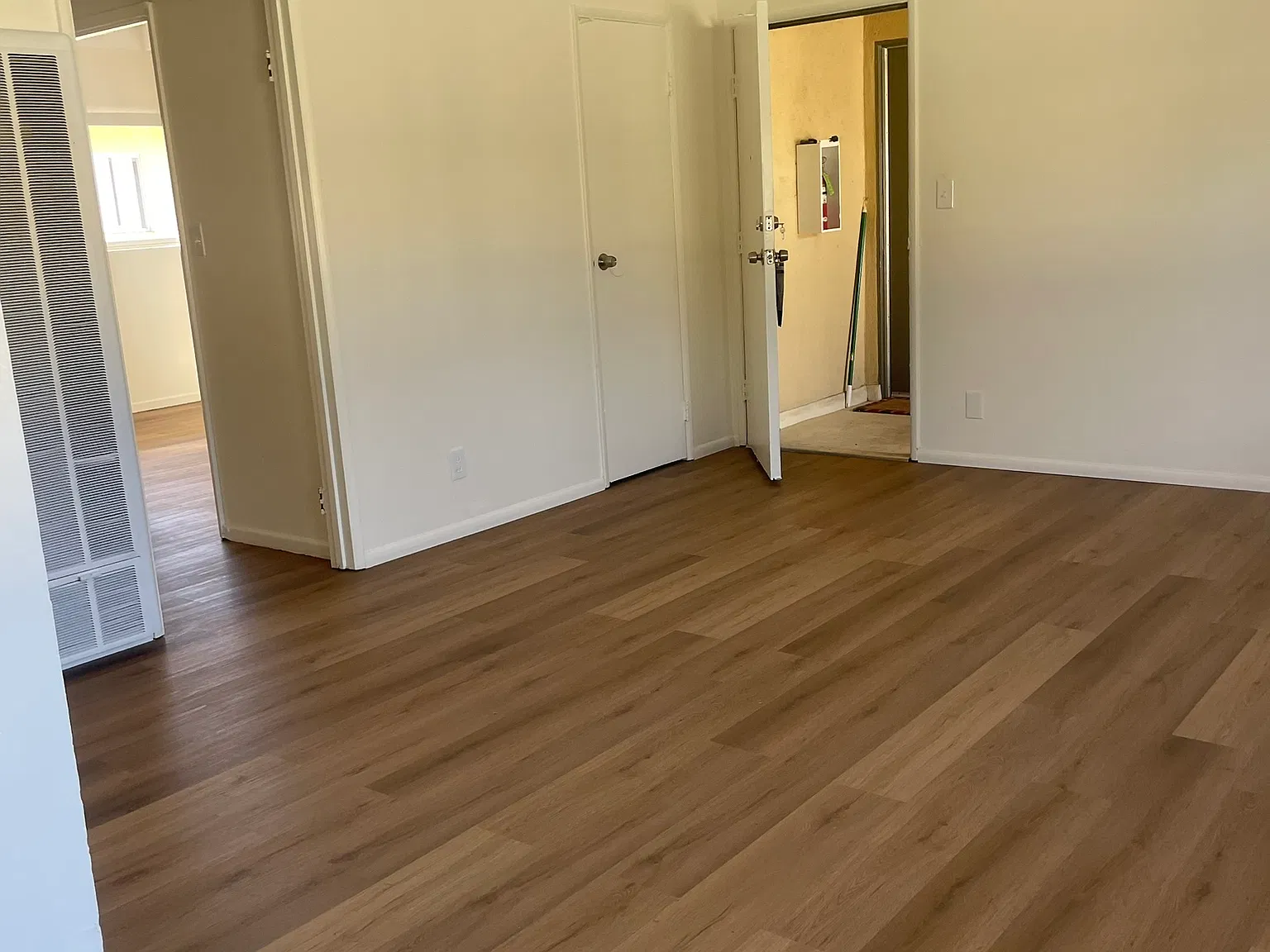 2 bed, 800 sqft, $1,900 — Photo 1