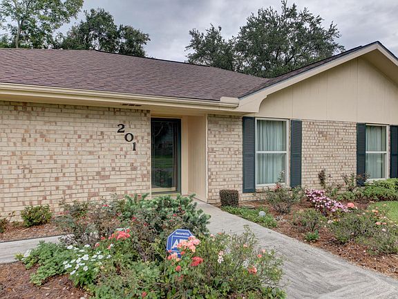 5th image of 201 E Bluebird Dr
