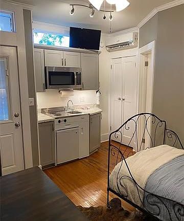 5th image of 2819 Soniat St #B