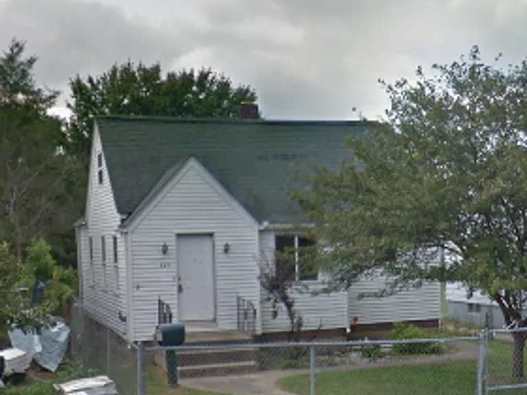 421 S Lake St — Photo 1