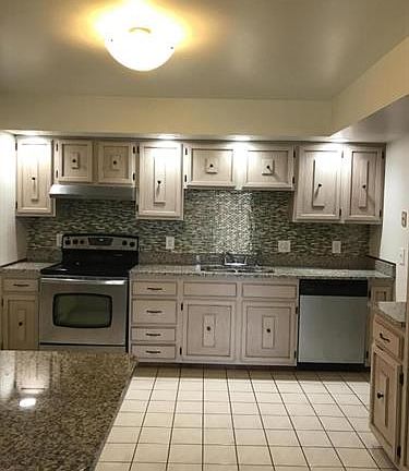 4th image of 403 Dogwood Dr