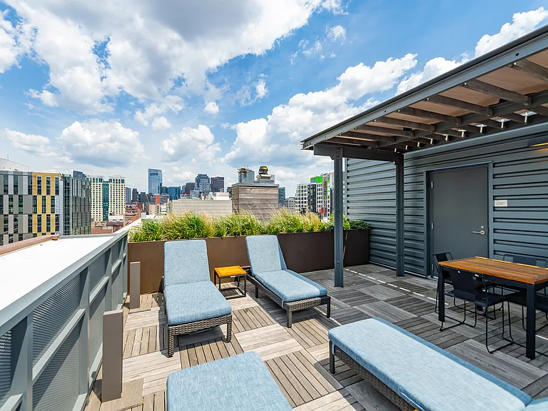 32 Traveler St #Penthouse 8 — Photo 24