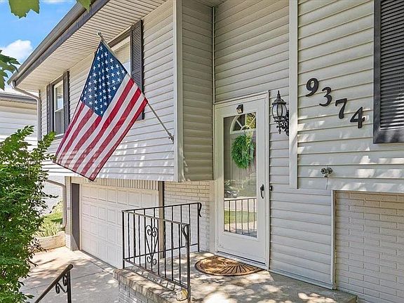 4th image of 9374 Maplewood Blvd