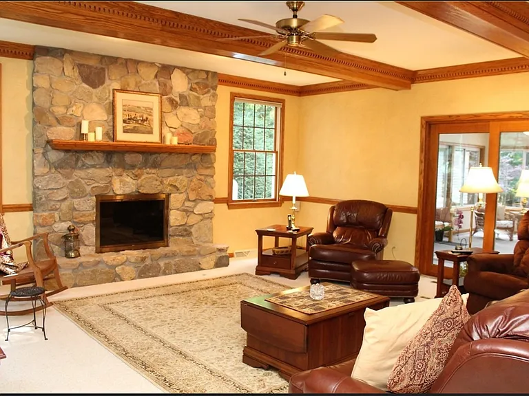7217 Pine Tree Ct — Photo 5
