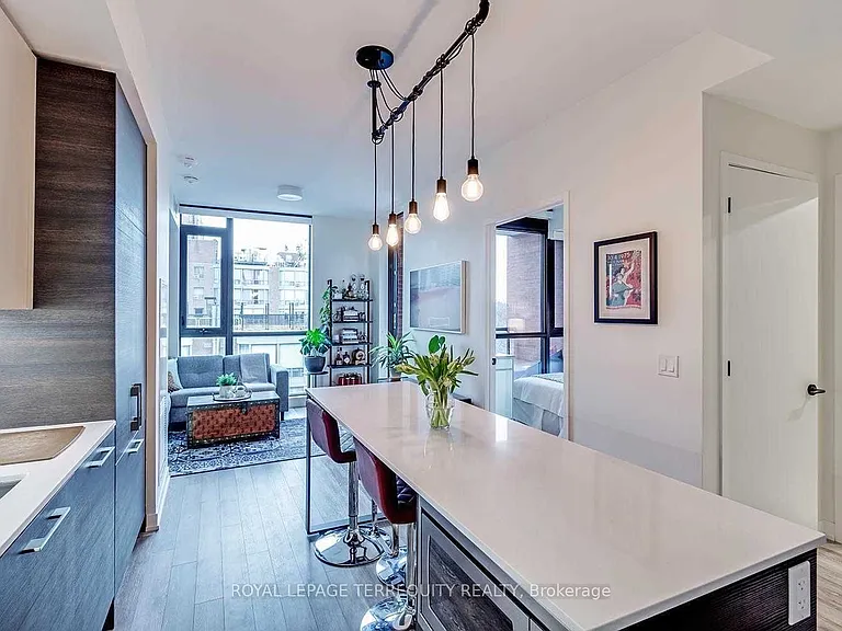 2118 Bloor St W #403 — Photo 5