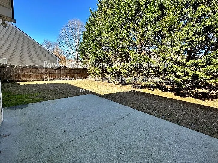 2403 Walnut Tree Ln — Photo 46