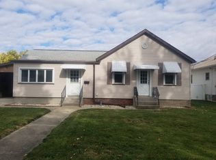 2015 10th St, Peru, IL 61354