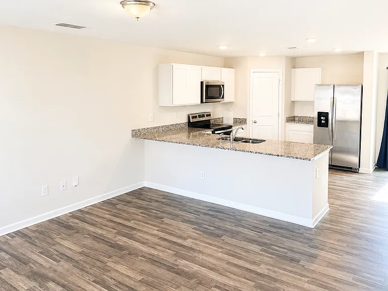 142 Dogwood Ln — Photo 3